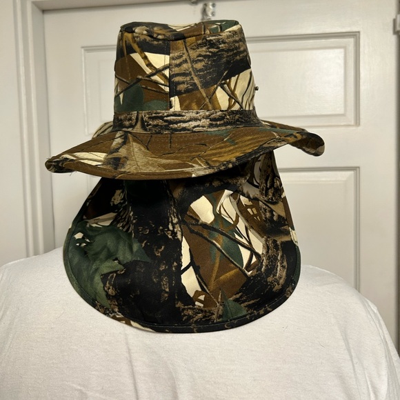 Ripped - Picture 3 of 7